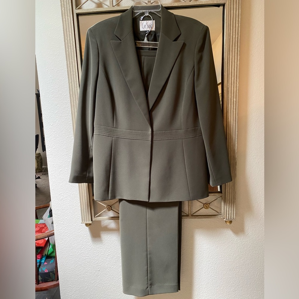 Le Suit pant suit